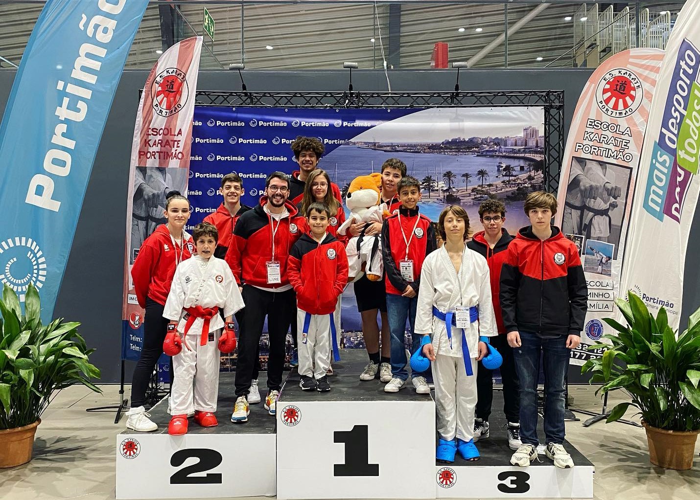 2023.04.04-karate-raposinhos-portimao Raposinhos provam evolução com medalhas e muito talento em Portimão