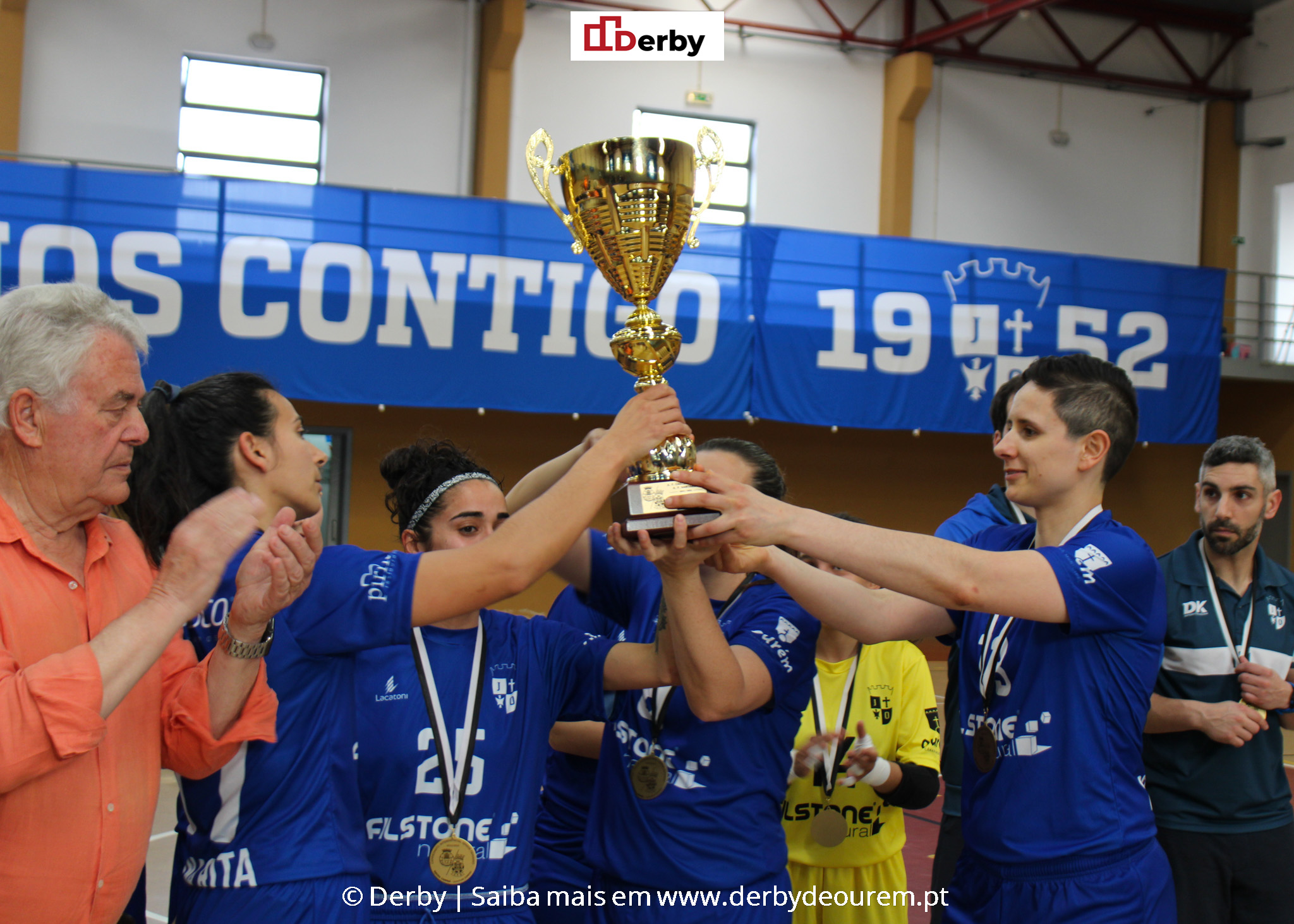 2023.04.08-futsal-feminino-juventude-ouriense-campeas-inter-distritais-trofeus-8 Juventude Ouriense assinala marco histórico no 100.º jogo da equipa feminina