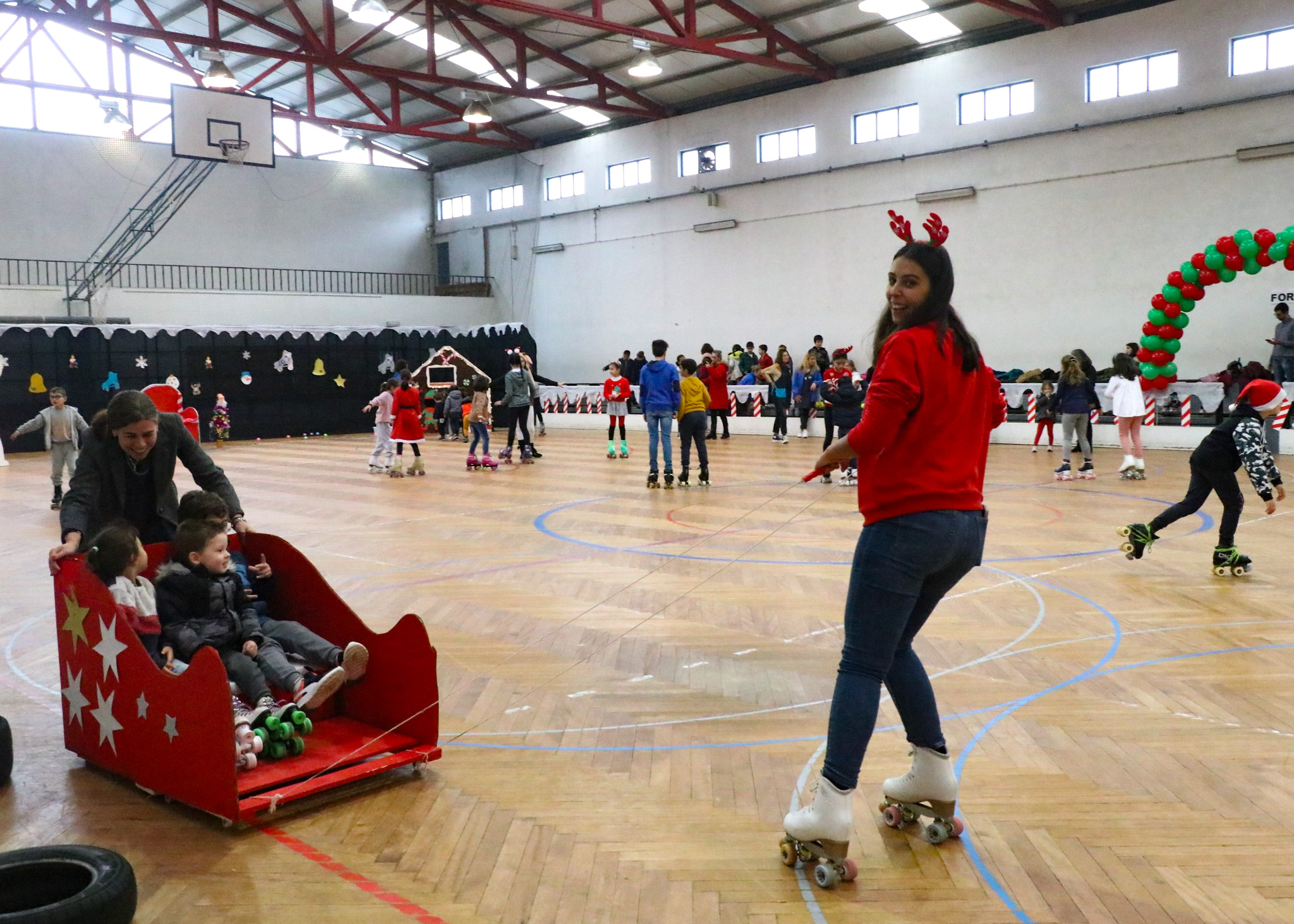 2022.12-patinagem-tatiana-santos-2 Juventude Ouriense quer toda a gente a patinar na reabertura da Oficina de Natal
