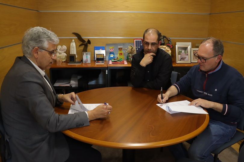 albuquerque-joaquim-jose-antunes-ricardo-perdigao-municipio-caxarias Município de Ourém apoia Caxarias nas obras de requalificação do Campo da Chã