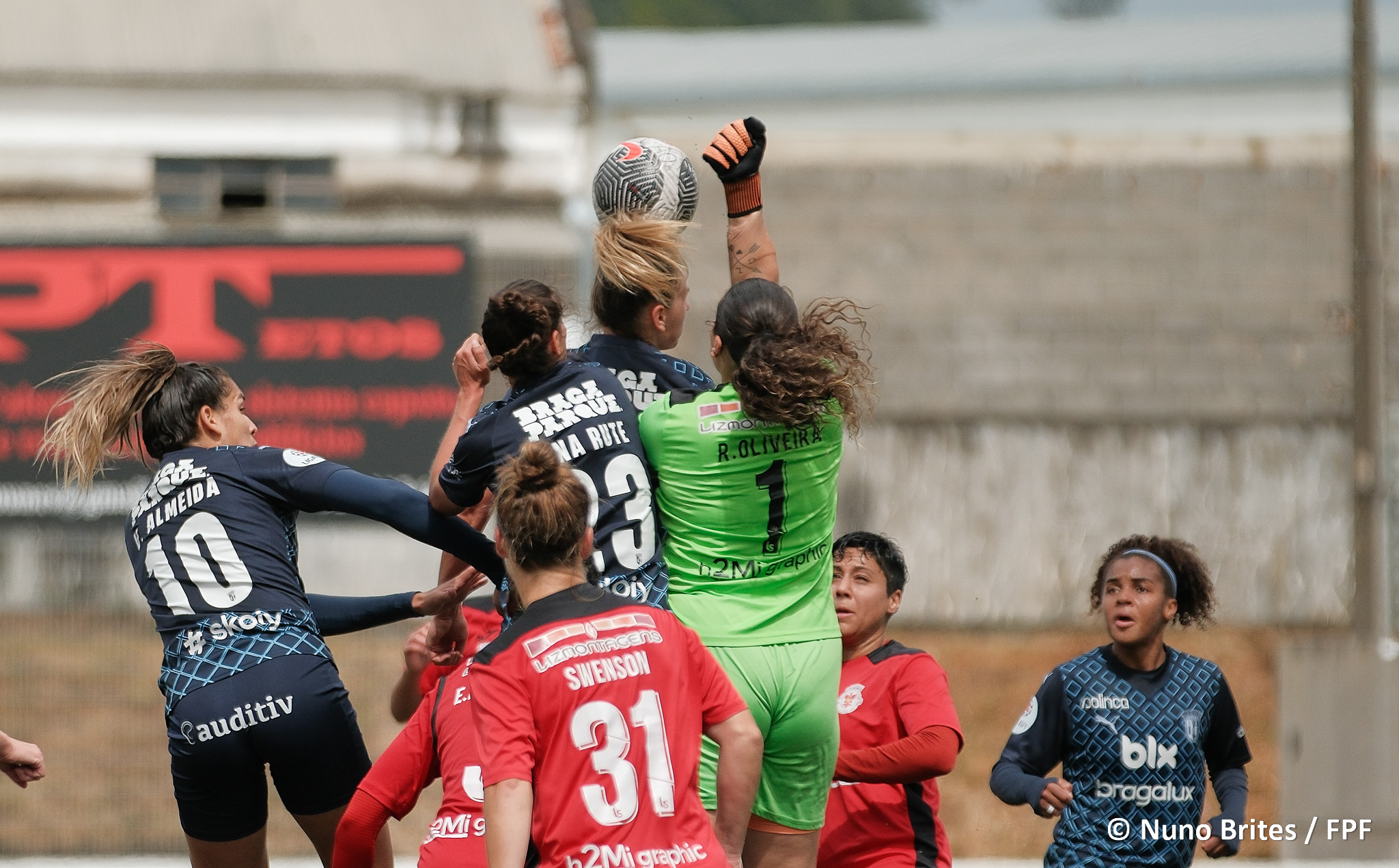 2024.04.28-futebol-feminino-Atletico-Ouriense-Braga-19 Tiff e Pastilha lideram gladiadoras ourienses no empate com as gverreiras bracarenses