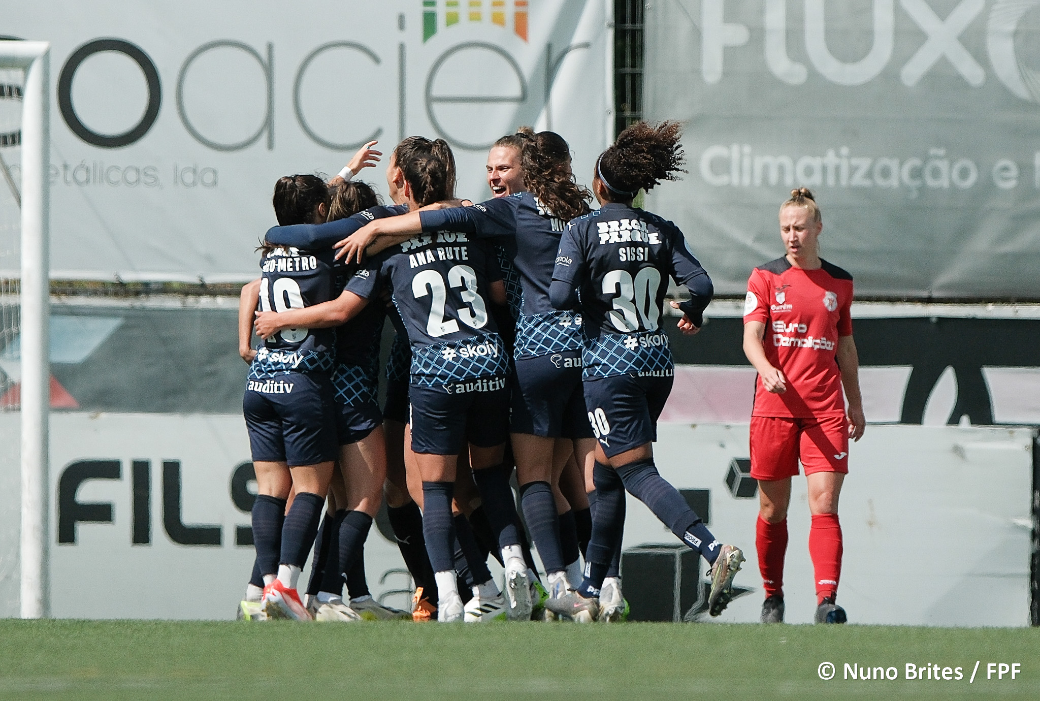 2024.04.28-futebol-feminino-Atletico-Ouriense-Braga-20 Tiff e Pastilha lideram gladiadoras ourienses no empate com as gverreiras bracarenses