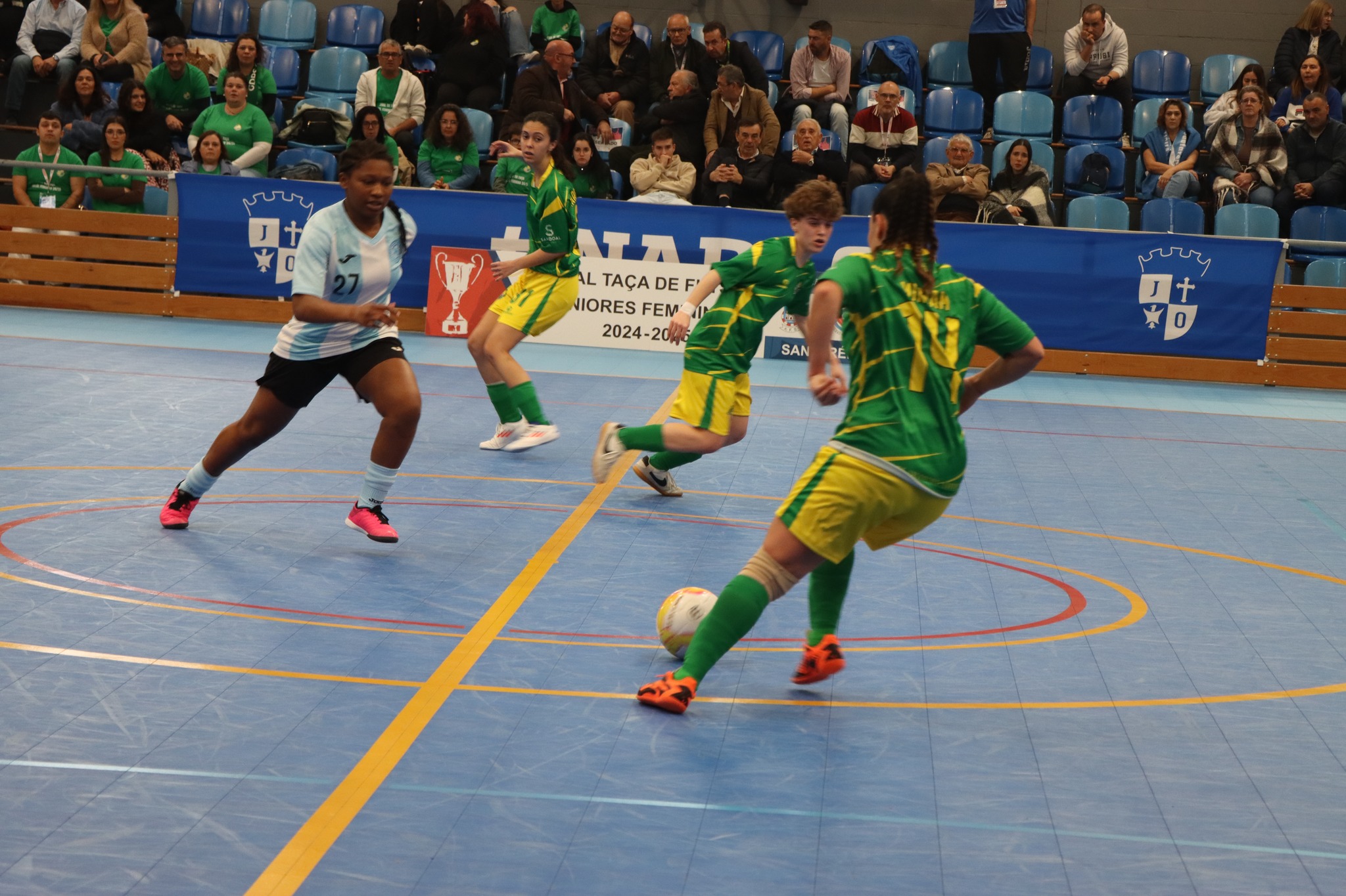 2025.03.01-taca-distrital-futsal-feminino-vitoria-santarem-lagartos-sardoal-2 Caneiro foi o palco da Taça Distrital de futsal feminino