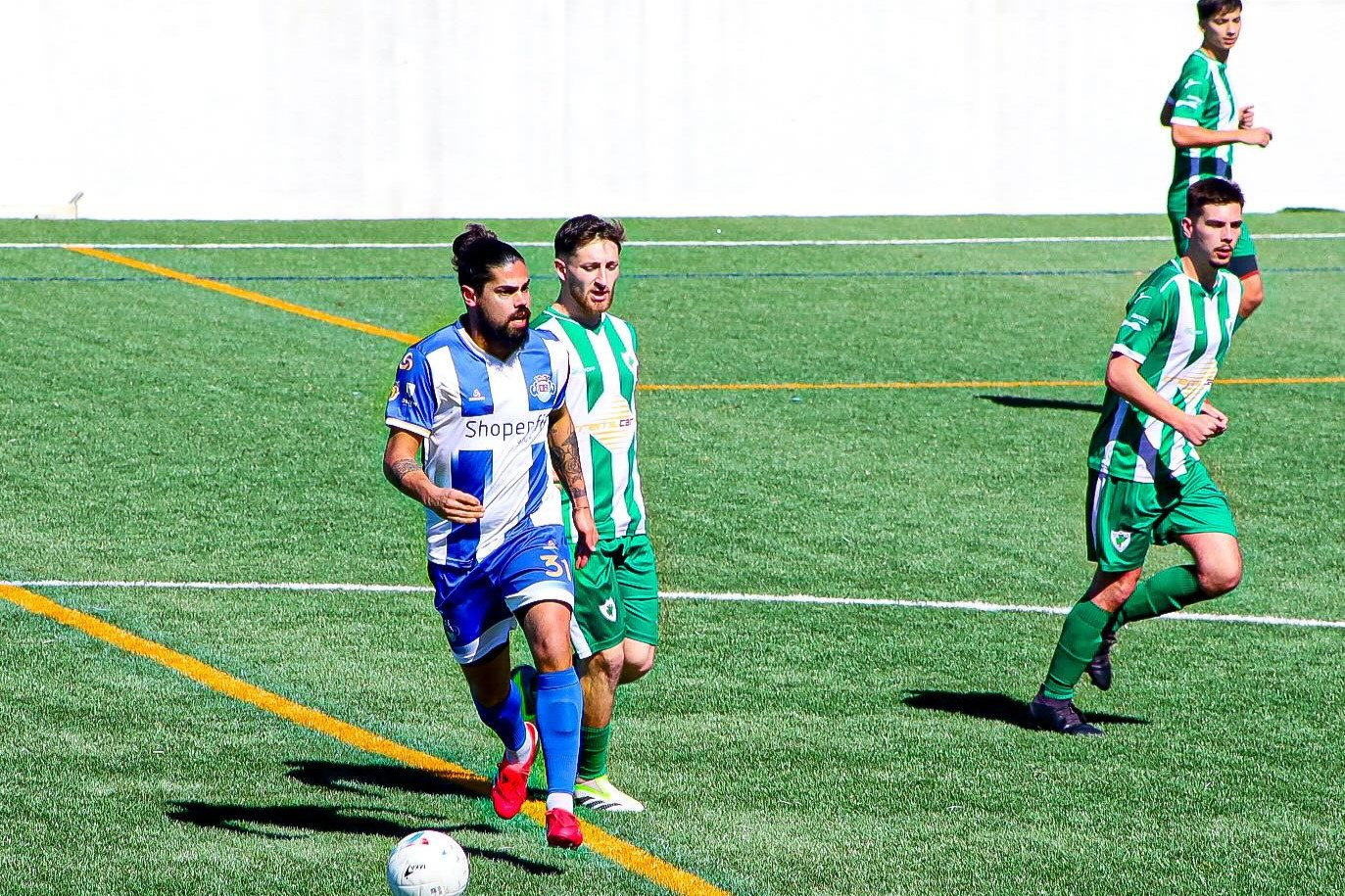 vilarense-afonso Vilarense goleia e reduz folga do Vasco da Gama