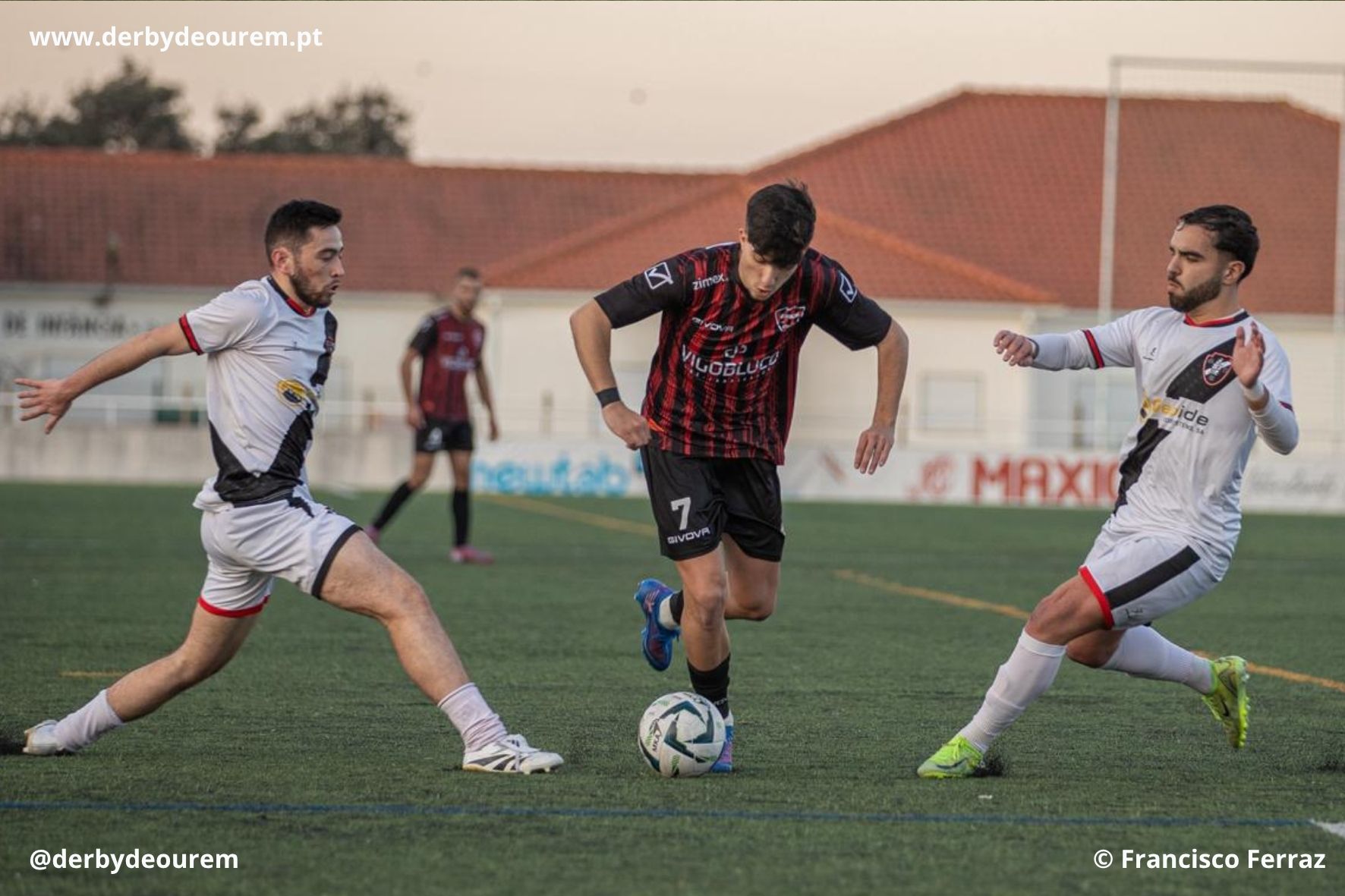 candoso-juventude-ouriense-5 Vasco da Gama não facilita: 3-0 no derby e vida complicada para o Caxarias