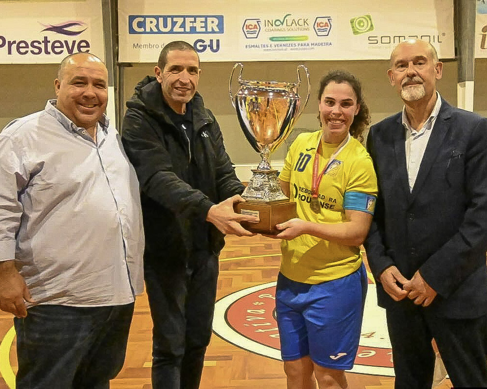 2026.03.15-futsal-feminino-golpilheira-campeao-distrital-2 Três oureenses campeãs de Leiria pelo Golpilheira